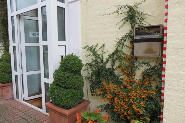 Hunters Lodge Guest House Southampton Buitenkant foto